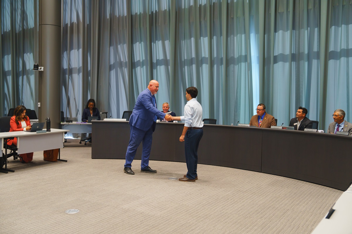 Roger Schultz administers the oath of office to Aron Achiczy