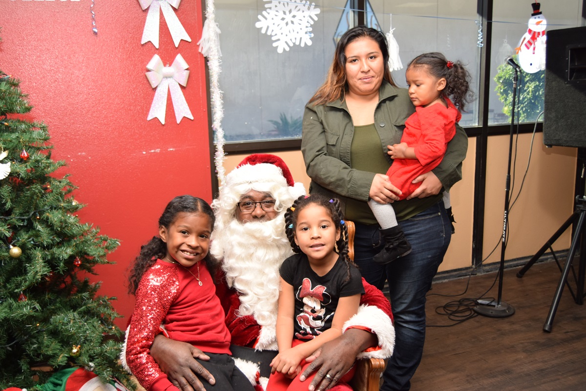 MSJC student Alondra Hernandez with her three girls during MSJC CARE Holiday Celebration on Dec 15 2018
